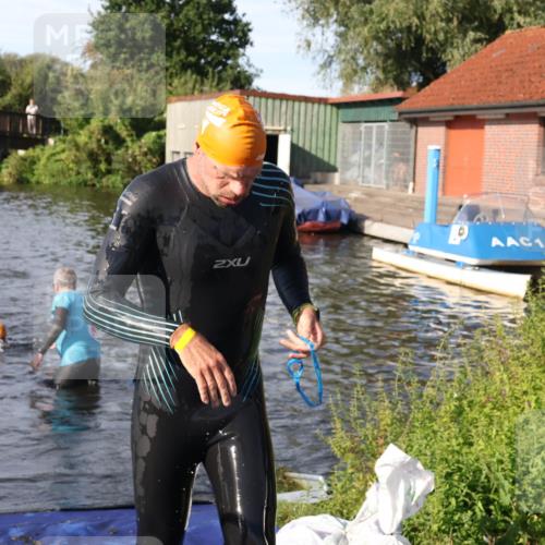 31.08.2025 - Elbe Triathlon Hamburg Luisa Fischer http://msf.ph/oto/8678011 31.08.2025 09:21:46 Schwimmen 494, 754 meine-sportfotos.de