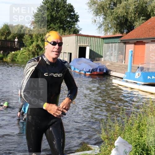 31.08.2025 - Elbe Triathlon Hamburg Luisa Fischer http://msf.ph/oto/8678015 31.08.2025 09:21:53 Schwimmen 612, 696, 752, 754 meine-sportfotos.de