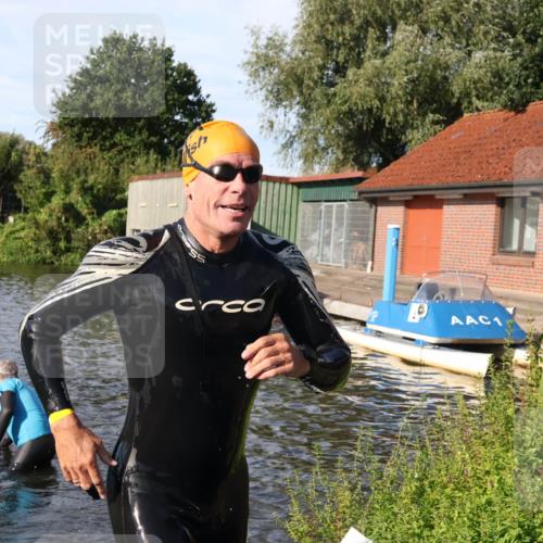 31.08.2025 - Elbe Triathlon Hamburg Luisa Fischer http://msf.ph/oto/8678017 31.08.2025 09:21:54 Schwimmen 612, 696, 752, 754 meine-sportfotos.de
