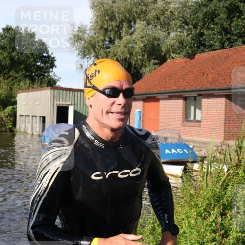 31.08.2025 - Elbe Triathlon Hamburg Luisa Fischer http://msf.ph/oto/8678018 31.08.2025 09:21:54 Schwimmen 612, 696, 752, 754 meine-sportfotos.de
