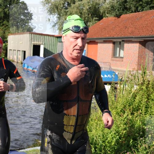 31.08.2025 - Elbe Triathlon Hamburg Luisa Fischer http://msf.ph/oto/8678035 31.08.2025 09:22:04 Schwimmen 696, 752 meine-sportfotos.de
