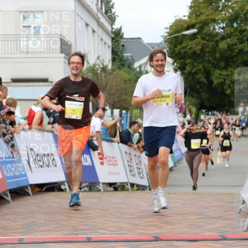 31.08.2025 - 21. Blankeneser Heldenlauf Strokosch-Dieckow http://msf.ph/oto/8678037 31.08.2025 10:32:17 Ziel 2418, 2131, 2182, 2627 meine-sportfotos.de
