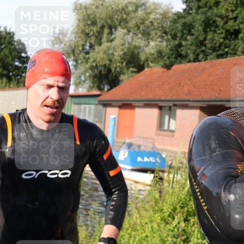 31.08.2025 - Elbe Triathlon Hamburg Luisa Fischer http://msf.ph/oto/8678040 31.08.2025 09:22:05 Schwimmen 696, 752 meine-sportfotos.de
