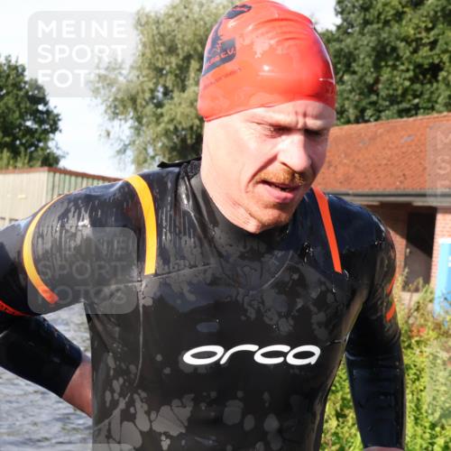31.08.2025 - Elbe Triathlon Hamburg Luisa Fischer http://msf.ph/oto/8678041 31.08.2025 09:22:05 Schwimmen 696, 752 meine-sportfotos.de