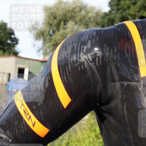 31.08.2025 - Elbe Triathlon Hamburg Luisa Fischer http://msf.ph/oto/8678044 31.08.2025 09:22:05 Schwimmen 696, 752 meine-sportfotos.de