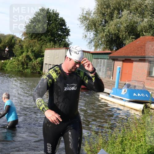 31.08.2025 - Elbe Triathlon Hamburg Luisa Fischer http://msf.ph/oto/8678051 31.08.2025 09:22:16 Schwimmen 503, 700, 764 meine-sportfotos.de