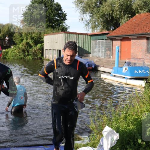 31.08.2025 - Elbe Triathlon Hamburg Luisa Fischer http://msf.ph/oto/8678065 31.08.2025 09:22:23 Schwimmen 700, 764 meine-sportfotos.de