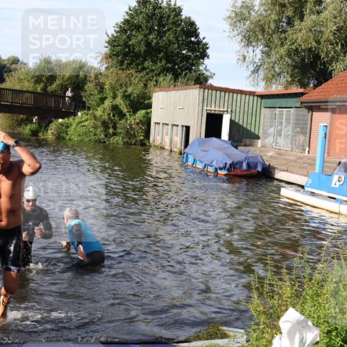 31.08.2025 - Elbe Triathlon Hamburg Luisa Fischer http://msf.ph/oto/8678084 31.08.2025 09:22:37 Schwimmen 710, 727, 766 meine-sportfotos.de