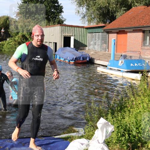 31.08.2025 - Elbe Triathlon Hamburg Luisa Fischer http://msf.ph/oto/8678139 31.08.2025 09:22:50 Schwimmen 587, 667 meine-sportfotos.de