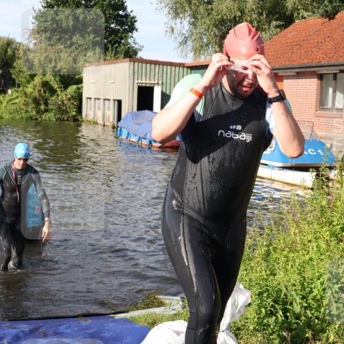 31.08.2025 - Elbe Triathlon Hamburg Luisa Fischer http://msf.ph/oto/8678147 31.08.2025 09:22:51 Schwimmen 587, 667 meine-sportfotos.de