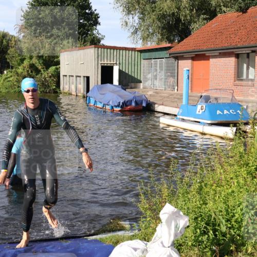 31.08.2025 - Elbe Triathlon Hamburg Luisa Fischer http://msf.ph/oto/8678155 31.08.2025 09:22:54 Schwimmen 587, 667 meine-sportfotos.de