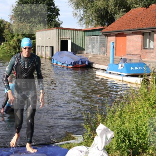 31.08.2025 - Elbe Triathlon Hamburg Luisa Fischer http://msf.ph/oto/8678158 31.08.2025 09:22:55 Schwimmen 667 meine-sportfotos.de