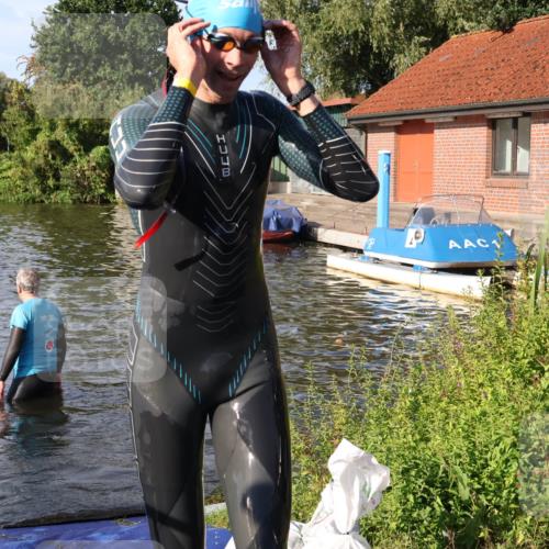 31.08.2025 - Elbe Triathlon Hamburg Luisa Fischer http://msf.ph/oto/8678165 31.08.2025 09:22:56 Schwimmen 667 meine-sportfotos.de