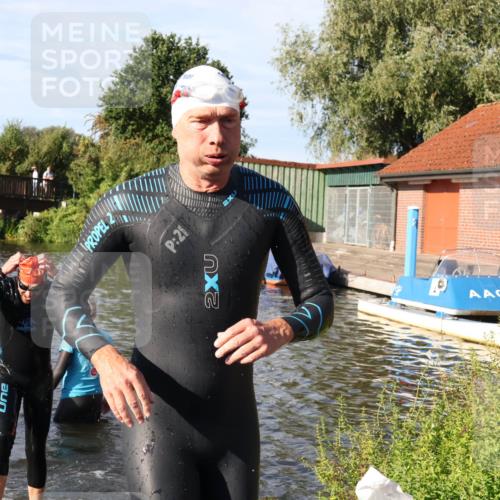31.08.2025 - Elbe Triathlon Hamburg Luisa Fischer http://msf.ph/oto/8678242 31.08.2025 09:23:31 Schwimmen 689, 761 meine-sportfotos.de