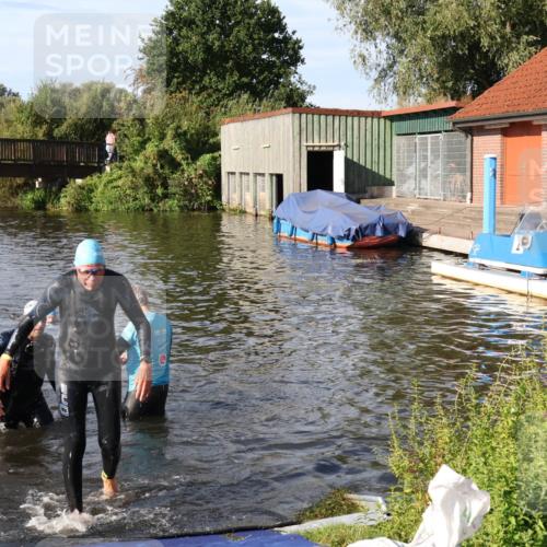 31.08.2025 - Elbe Triathlon Hamburg Luisa Fischer http://msf.ph/oto/8678260 31.08.2025 09:23:54 Schwimmen 701, 775 meine-sportfotos.de