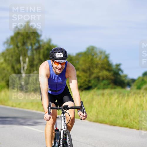 31.08.2025 - Elbe Triathlon Hamburg Michael Burmester http://msf.ph/oto/8678268 31.08.2025 10:33:35 Radfahren 820, 823, 859, 869, 1211 meine-sportfotos.de