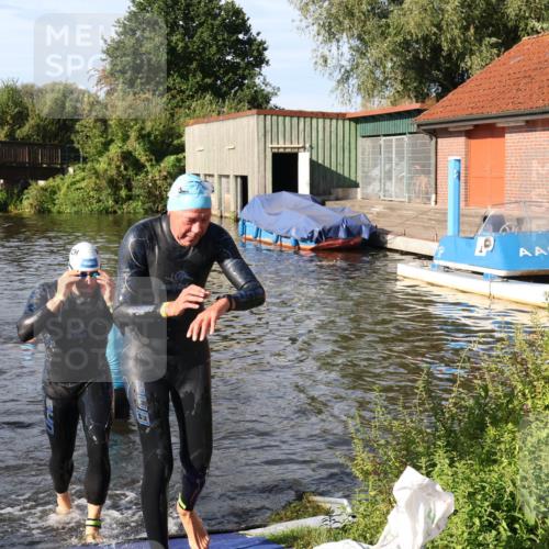 31.08.2025 - Elbe Triathlon Hamburg Luisa Fischer http://msf.ph/oto/8678276 31.08.2025 09:23:57 Schwimmen 701, 775 meine-sportfotos.de