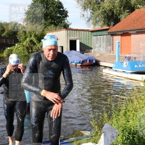 31.08.2025 - Elbe Triathlon Hamburg Luisa Fischer http://msf.ph/oto/8678282 31.08.2025 09:23:58 Schwimmen 701, 703, 775 meine-sportfotos.de