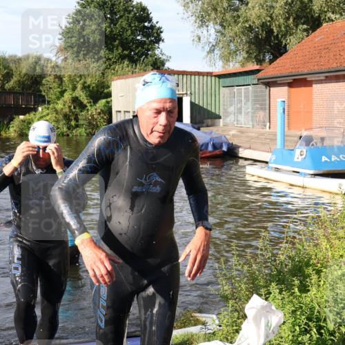 31.08.2025 - Elbe Triathlon Hamburg Luisa Fischer http://msf.ph/oto/8678283 31.08.2025 09:23:58 Schwimmen 701, 703, 775 meine-sportfotos.de