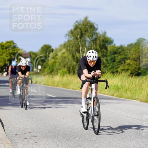 31.08.2025 - Elbe Triathlon Hamburg Michael Burmester http://msf.ph/oto/8678284 31.08.2025 10:33:41 Radfahren 758, 820, 823, 825, 869 meine-sportfotos.de