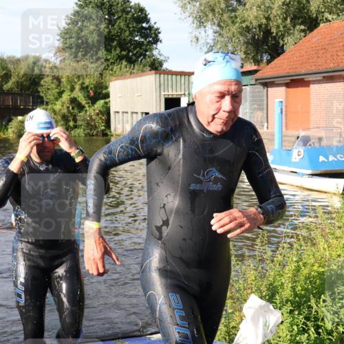 31.08.2025 - Elbe Triathlon Hamburg Luisa Fischer http://msf.ph/oto/8678285 31.08.2025 09:23:59 Schwimmen 701, 703, 775 meine-sportfotos.de