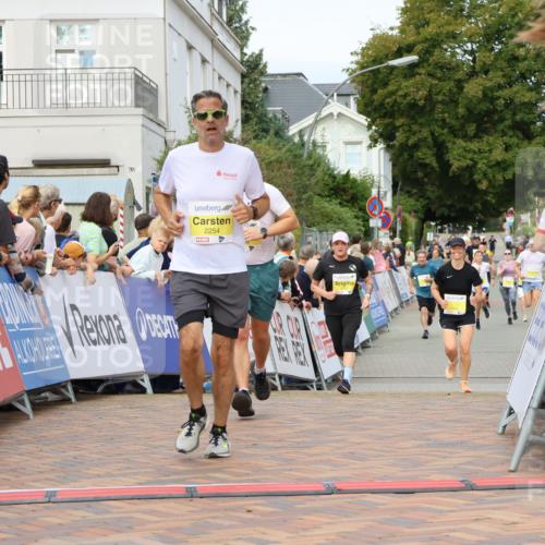 31.08.2025 - 21. Blankeneser Heldenlauf Strokosch-Dieckow http://msf.ph/oto/8678307 31.08.2025 10:26:32 Ziel 2706, 2254, 2497, 2688, 2007 meine-sportfotos.de