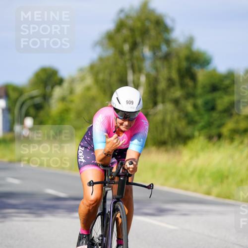 31.08.2025 - Elbe Triathlon Hamburg Michael Burmester http://msf.ph/oto/8678321 31.08.2025 10:34:11 Radfahren 909, 1033, 1090, 1136, 1190 meine-sportfotos.de