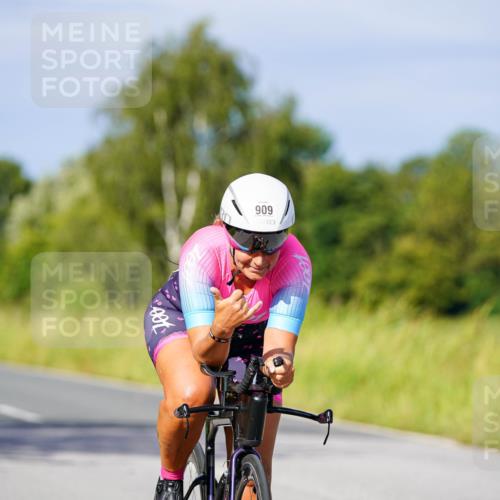 31.08.2025 - Elbe Triathlon Hamburg Michael Burmester http://msf.ph/oto/8678322 31.08.2025 10:34:11 Radfahren 909, 1033, 1090, 1136, 1190 meine-sportfotos.de