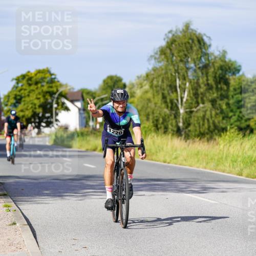 31.08.2025 - Elbe Triathlon Hamburg Michael Burmester http://msf.ph/oto/8678382 31.08.2025 10:34:57 Radfahren 1045, 1205, 1220 meine-sportfotos.de