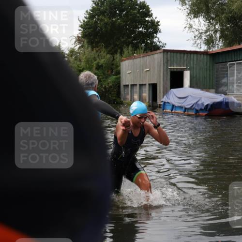 31.08.2025 - Elbe Triathlon Hamburg Luisa Fischer http://msf.ph/oto/8678386 31.08.2025 12:06:31 Schwimmen 1627 meine-sportfotos.de