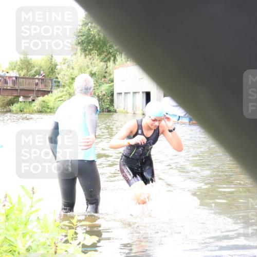 31.08.2025 - Elbe Triathlon Hamburg Luisa Fischer http://msf.ph/oto/8678388 31.08.2025 12:06:32 Schwimmen 1627 meine-sportfotos.de