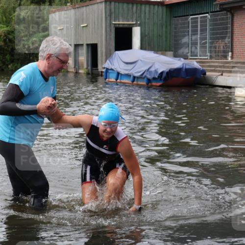 31.08.2025 - Elbe Triathlon Hamburg Luisa Fischer http://msf.ph/oto/8678390 31.08.2025 12:06:42 Schwimmen 1630 meine-sportfotos.de