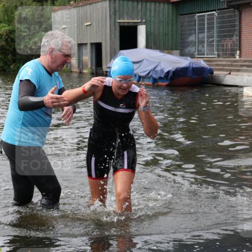 31.08.2025 - Elbe Triathlon Hamburg Luisa Fischer http://msf.ph/oto/8678392 31.08.2025 12:06:42 Schwimmen 1630 meine-sportfotos.de