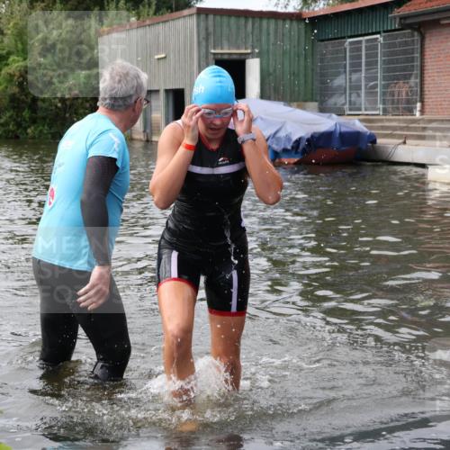 31.08.2025 - Elbe Triathlon Hamburg Luisa Fischer http://msf.ph/oto/8678395 31.08.2025 12:06:42 Schwimmen 1630 meine-sportfotos.de