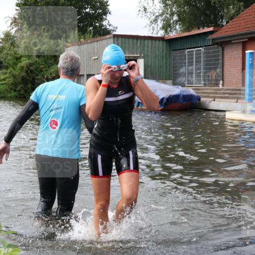 31.08.2025 - Elbe Triathlon Hamburg Luisa Fischer http://msf.ph/oto/8678397 31.08.2025 12:06:43 Schwimmen 1630 meine-sportfotos.de