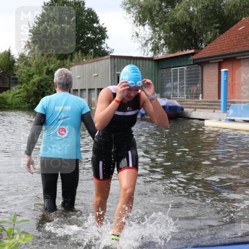 31.08.2025 - Elbe Triathlon Hamburg Luisa Fischer http://msf.ph/oto/8678398 31.08.2025 12:06:43 Schwimmen 1630 meine-sportfotos.de