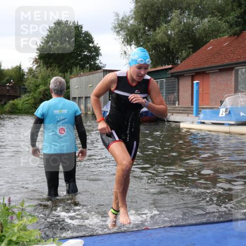 31.08.2025 - Elbe Triathlon Hamburg Luisa Fischer http://msf.ph/oto/8678400 31.08.2025 12:06:43 Schwimmen 1630 meine-sportfotos.de