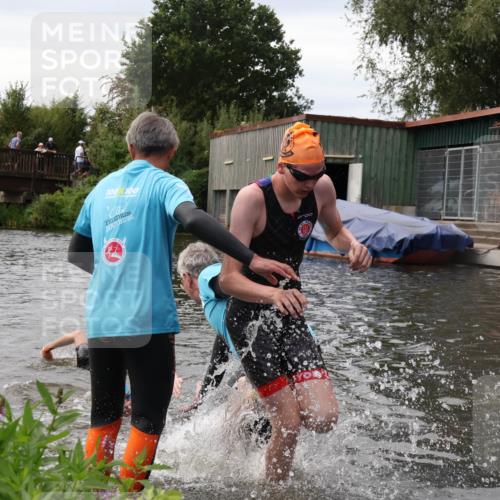 31.08.2025 - Elbe Triathlon Hamburg Luisa Fischer http://msf.ph/oto/8678408 31.08.2025 12:07:28 Schwimmen 1621, 1623, 1626 meine-sportfotos.de