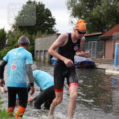 31.08.2025 - Elbe Triathlon Hamburg Luisa Fischer http://msf.ph/oto/8678411 31.08.2025 12:07:29 Schwimmen 1621, 1623, 1626 meine-sportfotos.de