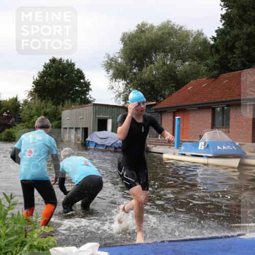 31.08.2025 - Elbe Triathlon Hamburg Luisa Fischer http://msf.ph/oto/8678424 31.08.2025 12:07:31 Schwimmen 1621, 1623, 1626 meine-sportfotos.de