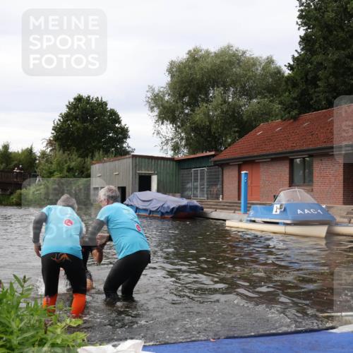 31.08.2025 - Elbe Triathlon Hamburg Luisa Fischer http://msf.ph/oto/8678428 31.08.2025 12:07:32 Schwimmen 1621, 1623, 1626 meine-sportfotos.de