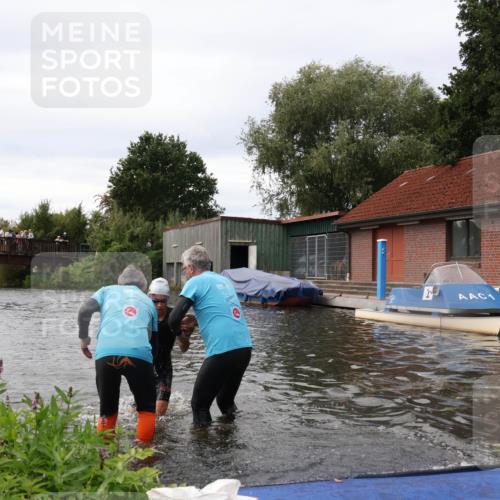 31.08.2025 - Elbe Triathlon Hamburg Luisa Fischer http://msf.ph/oto/8678430 31.08.2025 12:07:32 Schwimmen 1621, 1623, 1626 meine-sportfotos.de