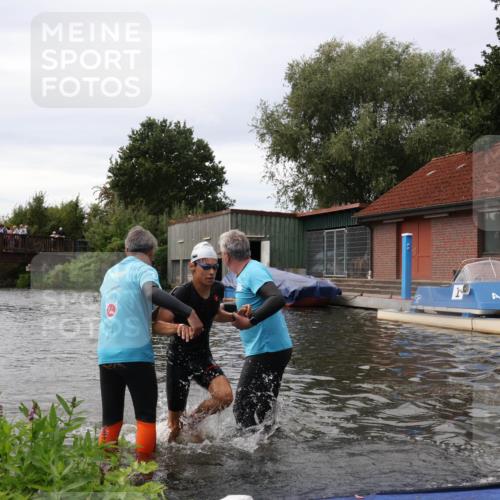 31.08.2025 - Elbe Triathlon Hamburg Luisa Fischer http://msf.ph/oto/8678435 31.08.2025 12:07:33 Schwimmen 1621, 1623, 1626 meine-sportfotos.de