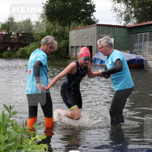 31.08.2025 - Elbe Triathlon Hamburg Luisa Fischer http://msf.ph/oto/8678442 31.08.2025 12:08:05 Schwimmen 1628 meine-sportfotos.de