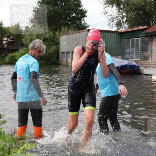 31.08.2025 - Elbe Triathlon Hamburg Luisa Fischer http://msf.ph/oto/8678446 31.08.2025 12:08:06 Schwimmen 1628 meine-sportfotos.de