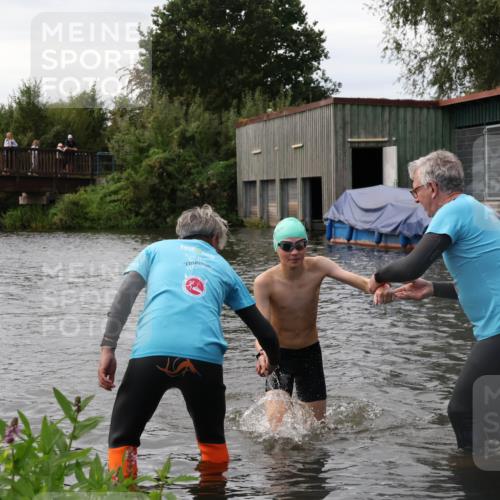 31.08.2025 - Elbe Triathlon Hamburg Luisa Fischer http://msf.ph/oto/8678454 31.08.2025 12:08:34 Schwimmen 1619 meine-sportfotos.de