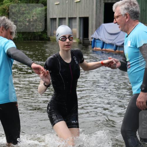 31.08.2025 - Elbe Triathlon Hamburg Luisa Fischer http://msf.ph/oto/8678470 31.08.2025 12:09:05 Schwimmen 1632 meine-sportfotos.de