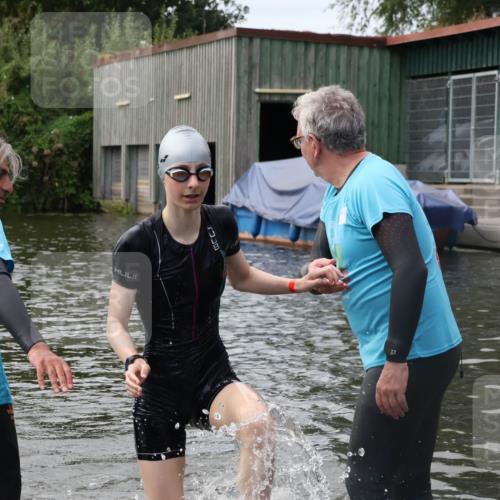 31.08.2025 - Elbe Triathlon Hamburg Luisa Fischer http://msf.ph/oto/8678471 31.08.2025 12:09:06 Schwimmen 1632 meine-sportfotos.de