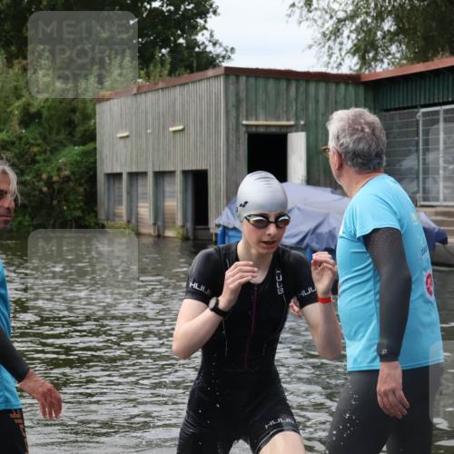 31.08.2025 - Elbe Triathlon Hamburg Luisa Fischer http://msf.ph/oto/8678472 31.08.2025 12:09:06 Schwimmen 1632 meine-sportfotos.de