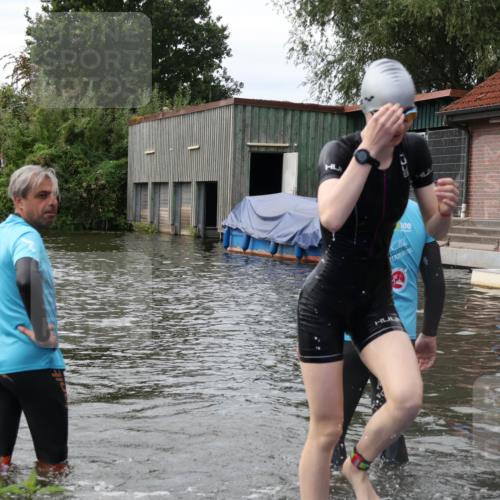 31.08.2025 - Elbe Triathlon Hamburg Luisa Fischer http://msf.ph/oto/8678479 31.08.2025 12:09:07 Schwimmen 1632 meine-sportfotos.de